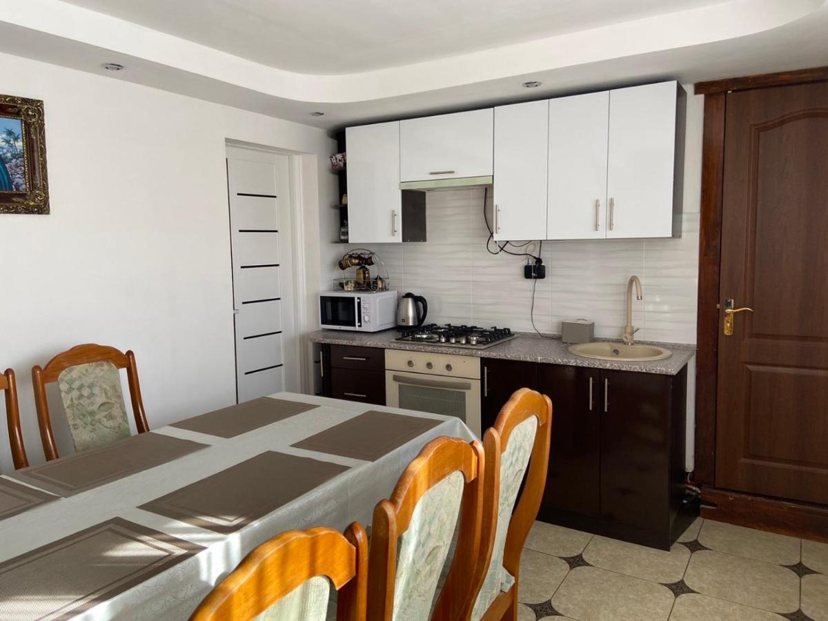 Rodynnyi Zatyshok Guest House เวอร์คอฟเวอนา ภายนอก รูปภาพ