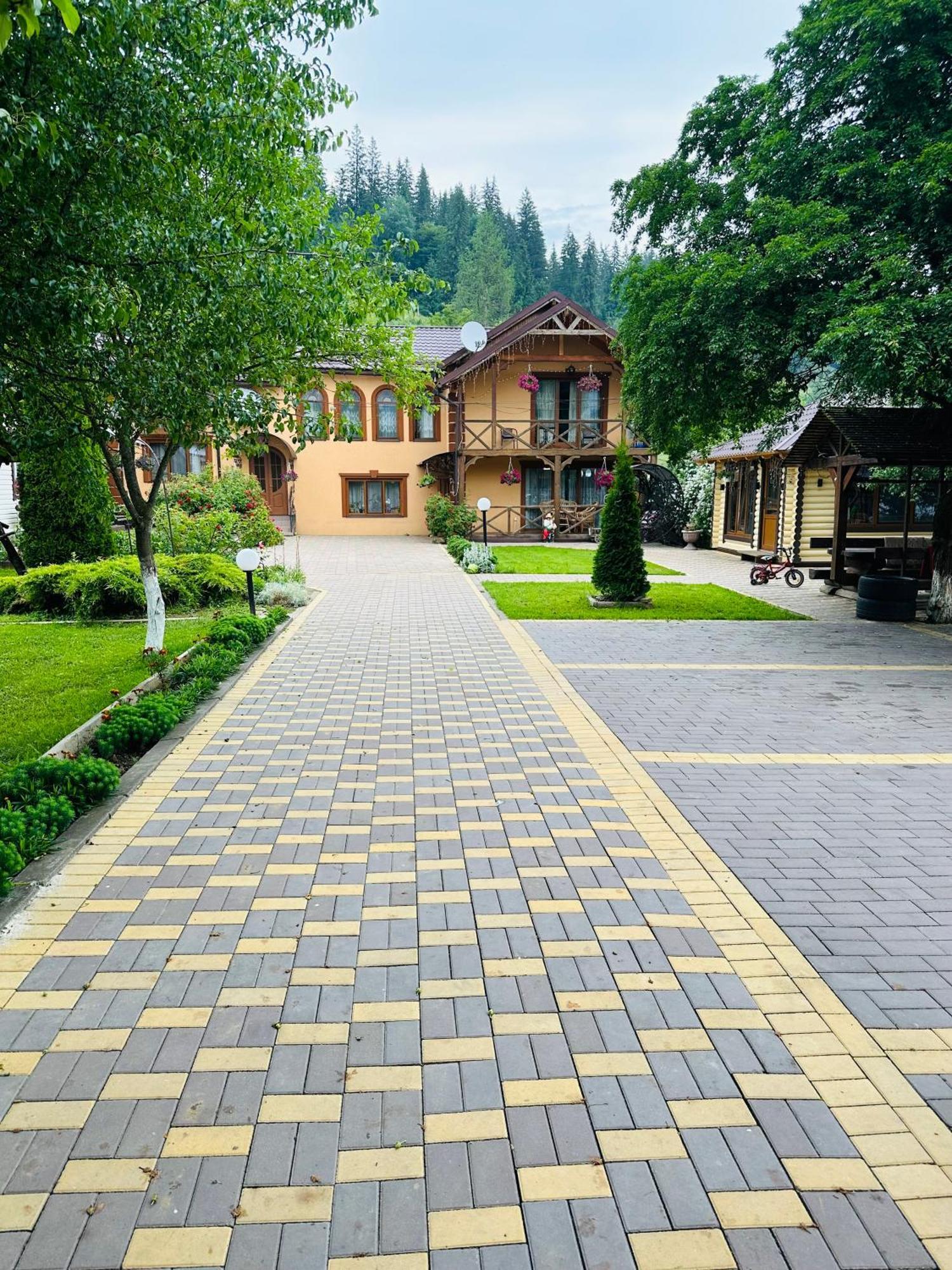 Rodynnyi Zatyshok Guest House เวอร์คอฟเวอนา ภายนอก รูปภาพ