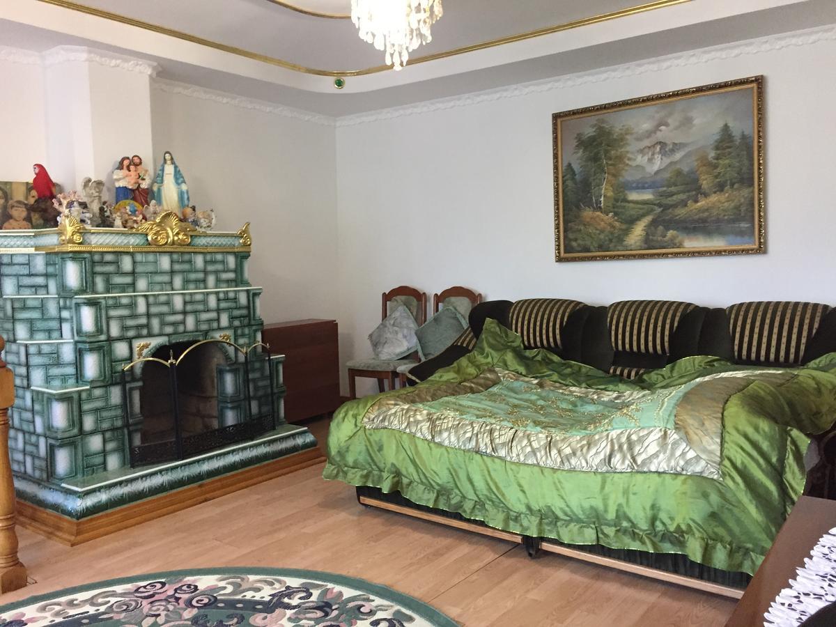 Rodynnyi Zatyshok Guest House เวอร์คอฟเวอนา ภายนอก รูปภาพ